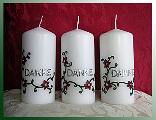 Dankekerzen Motiv Bl&uuml;ten in dunkelrot mit silber