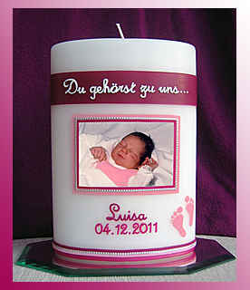moderne Taufkerze mit Foto und passender Wachsverzierung in pink, rosa und silber