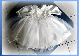 Designertaufkleid in Satin-Organza_Spitze