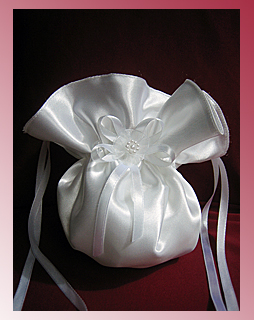 Tasche, Beutel, Beuteltasche aus Satin mit Blüte und auf Wunsch farbigen Bändern