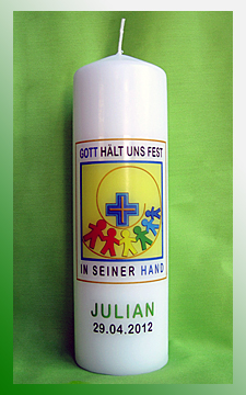 Konfirmationskerze zum Motto "Gott hält uns fest in seiner Hand"