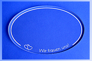 Motivkerzenteller aus Kunstglas zur Hochzeitskerze, Text "Wir trauen uns!"