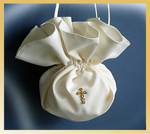 Beuteltäschchen (creme oder weiß) mit Kreuz (gold oder silber)