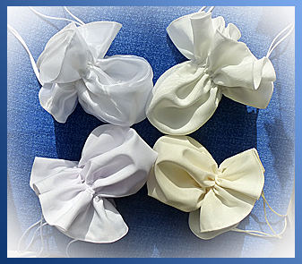 Beuteltaschen in weiß, elfenbein und creme